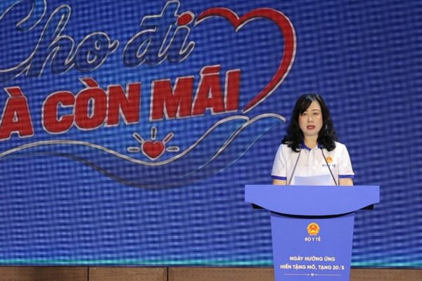 Bộ trưởng Đào Hồng Lan: “Cho đi là còn mãi” – hồi sinh những cuộc đời