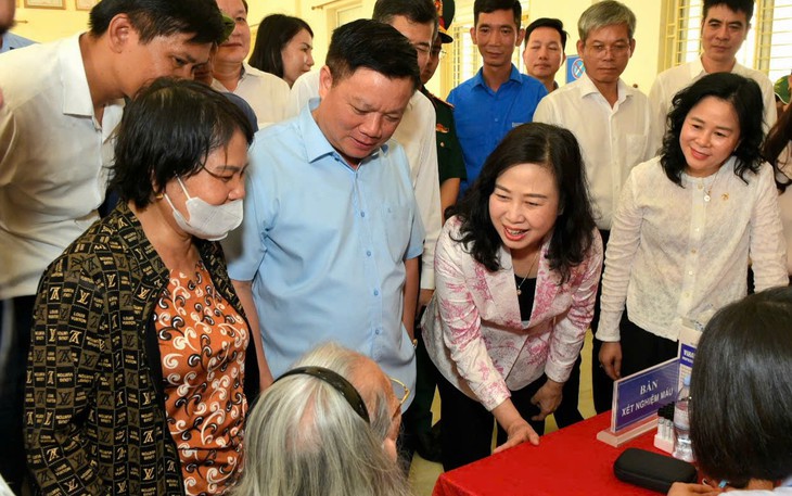 Hơn 15.000 người dân Nghệ An được khám sức khỏe miễn phí trong ngày đầu ra quân- Ảnh 16.