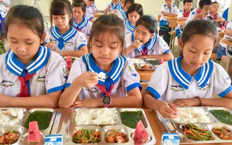 Bộ Y tế hướng dẫn xây dựng bữa ăn học đường đủ dinh dưỡng cho học sinh