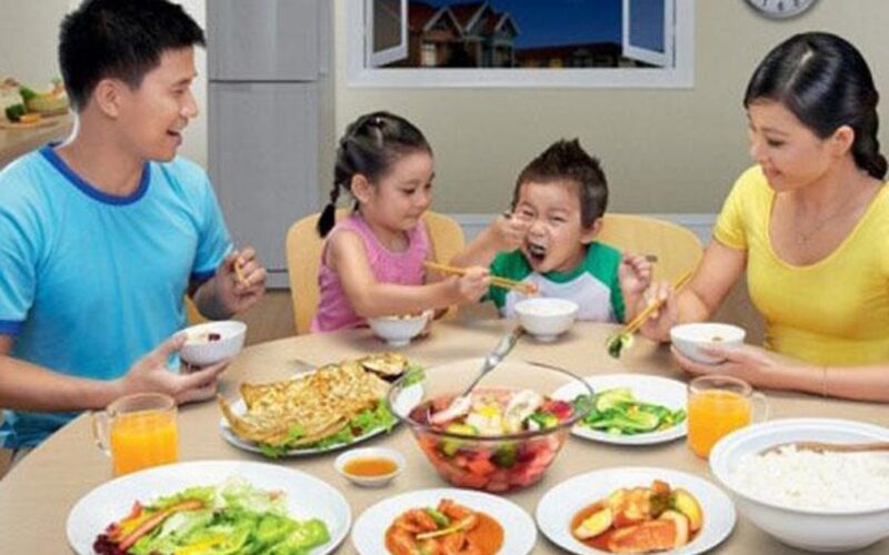 Tăng sức đề kháng cho trẻ trong ngày hè bằng bữa ăn hàng ngày