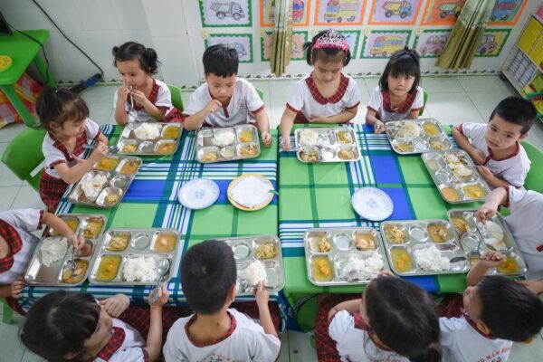 Từ 400 thực đơn bữa ăn học đường đến bài toán dinh dưỡng trẻ em Việt