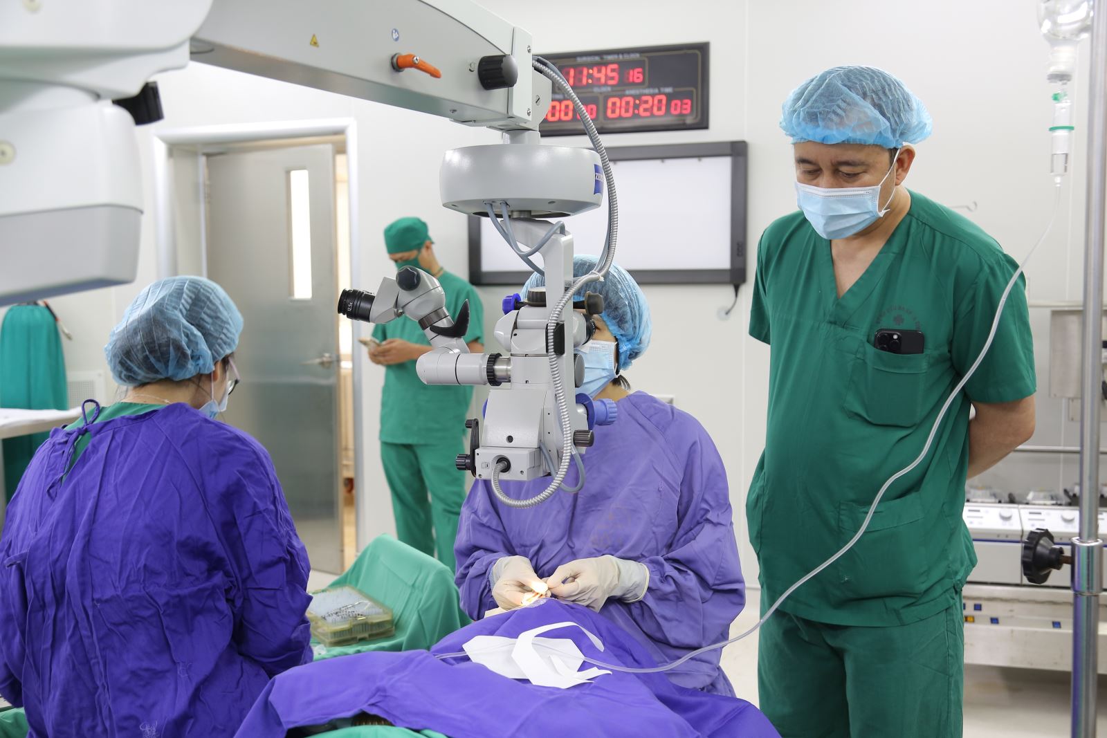Tìm lại ánh sáng sau hơn một thập kỷ mòn mỏi chờ đợi- Ảnh 2.