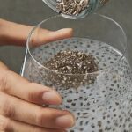 Tại sao cần phải ngâm nở hạt chia trước khi uống?