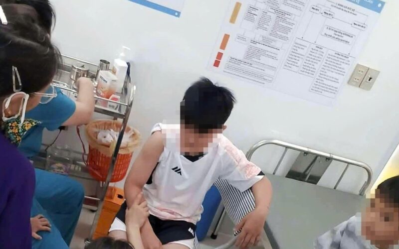 Chó nghi lên cơn dại cắn 6 người liên tiếp, một nạn nhân lộ xương