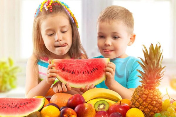 Những loại trái cây mùa hè tốt cho trẻ em và lưu ý khi ăn