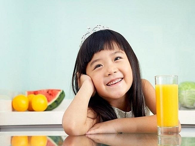 Học sinh nên ăn uống thế nào để không bị mất nước trong ngày hè?- Ảnh 1.