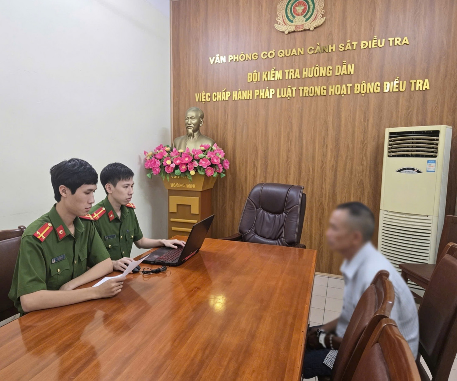 Tạm giữ hình sự người đàn ông xâm hại bé gái 6 tuổi ở Quảng Ninh- Ảnh 1.