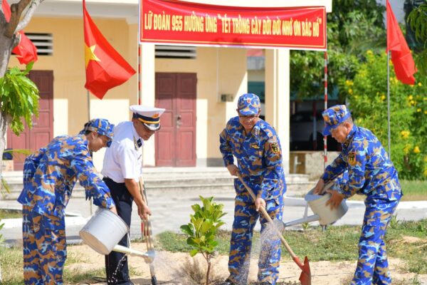 Lữ đoàn 955 phát động ‘Tết trồng cây đời đời nhớ ơn Bác Hồ’