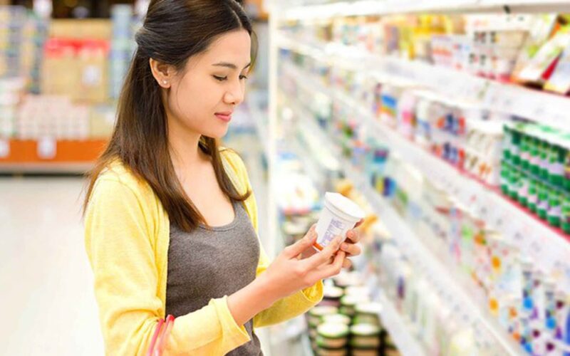Đọc nhãn thực phẩm đúng cách để bảo vệ sức khỏe trẻ nhỏ