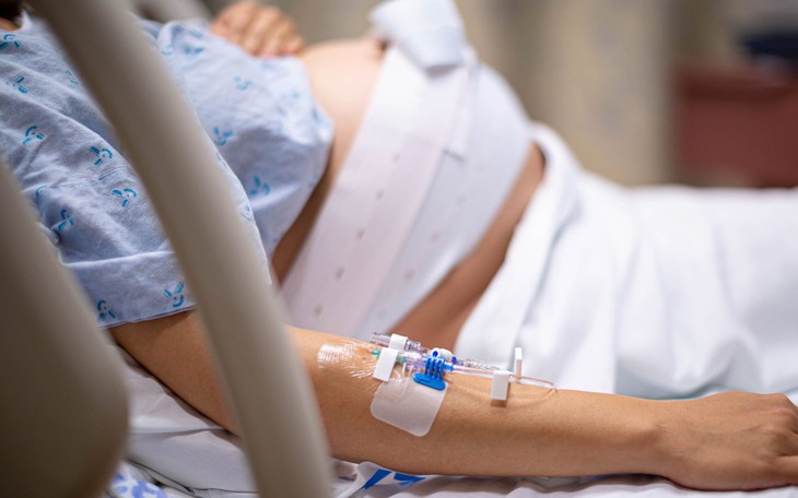 Virus Ebola có ảnh hưởng đến phụ nữ mang thai và cho con bú không?
