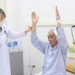 Cú ngã tưởng chừng vô hại khiến cụ ông 72 tuổi suýt mất mạng