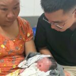 Xót xa bé trai còn nguyên dây rốn bị bỏ rơi trước chùa ở Huế