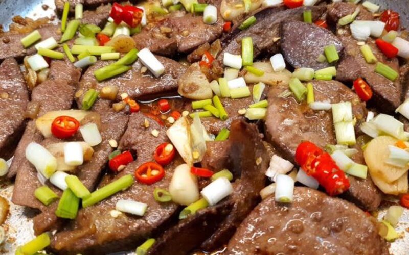 Ăn gan lợn thế nào để bổ dưỡng mà không gây hại?