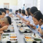 Cách giúp trẻ hình thành thói quen ăn uống lành mạnh trong ngày hè