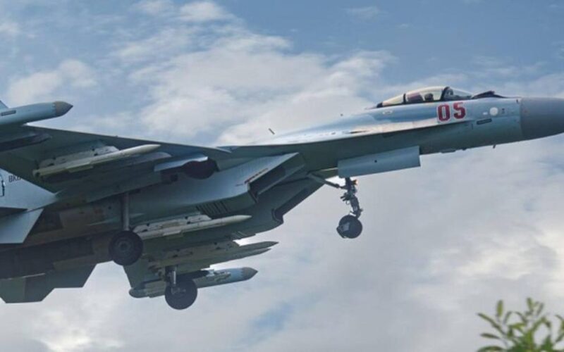 Tên lửa R-77M mới là chìa khóa giúp Su-35 Nga bắn hạ F-16 Ukraine?