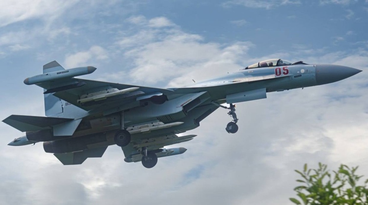 Tên lửa R-77M mới là chìa khóa giúp Su-35 Nga bắn hạ F-16 Ukraine?- Ảnh 1.