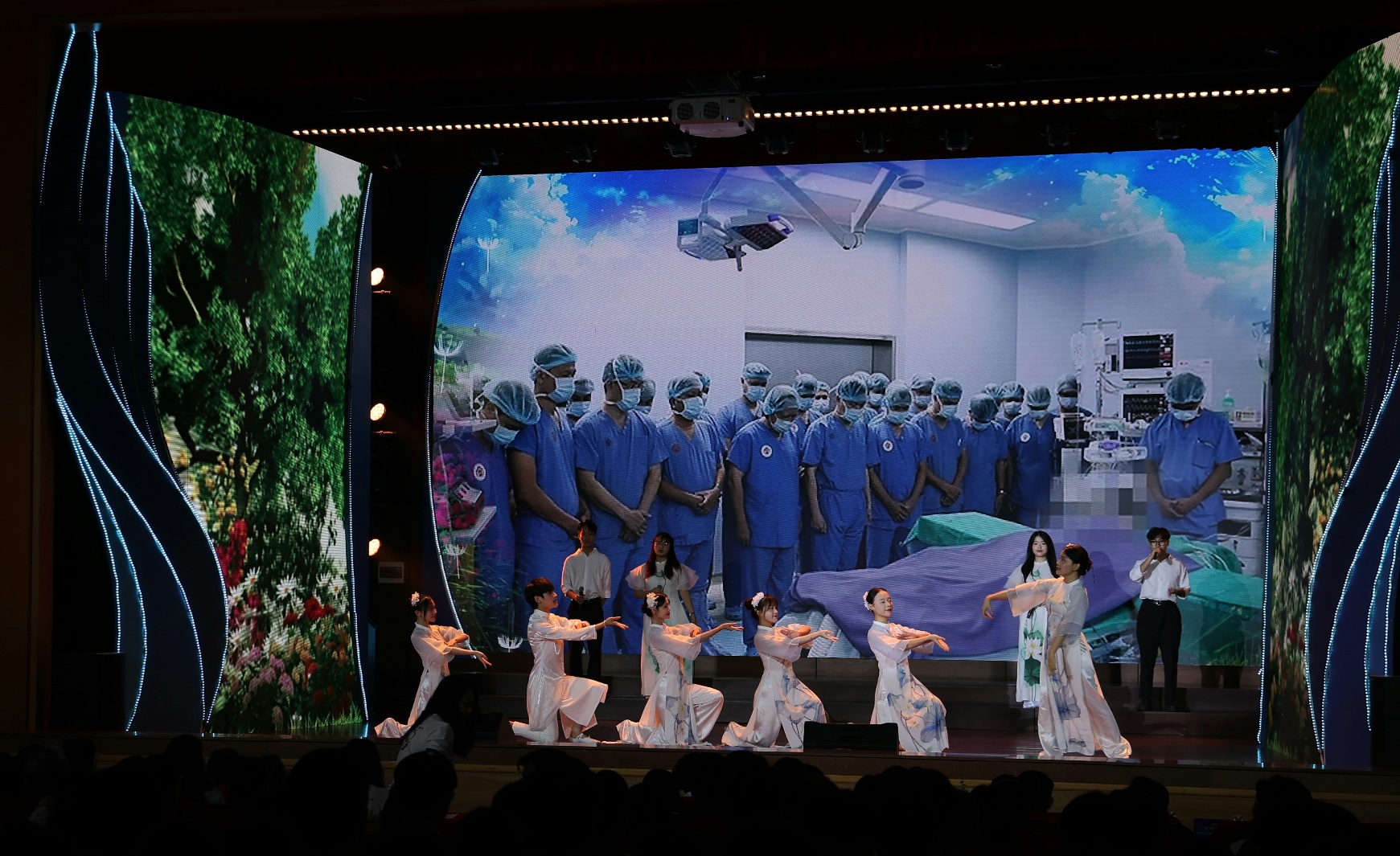 hoen-tang-17792482058502008025117 Bộ trưởng Đào Hồng Lan: “Cho đi là còn mãi” - hồi sinh những cuộc đời- Ảnh 4.