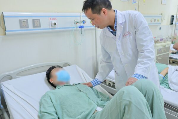 Ghép thận tự thân cứu quả thận dập nát của nam thanh niên bị đa chấn thương sau tai nạn giao thông