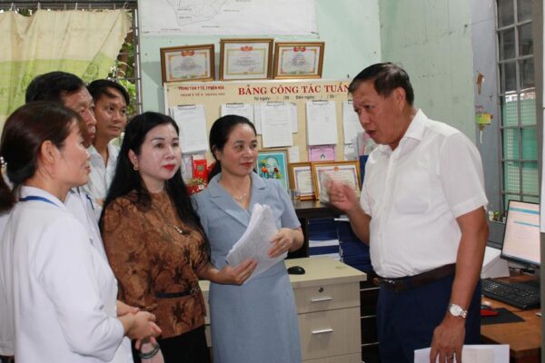 Thứ trưởng Đỗ Xuân Tuyên: Đưa y tế đến gần dân, lấy phòng bệnh làm trọng tâm