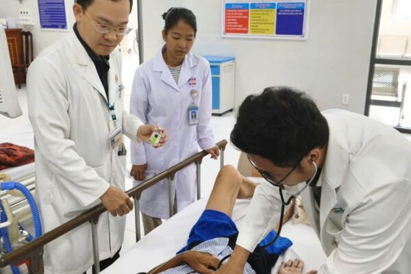 Bộ đôi ‘báo động đỏ liên viện’ và bác sĩ luân phiên cứu nhiều ca nguy kịch ở TPHCM