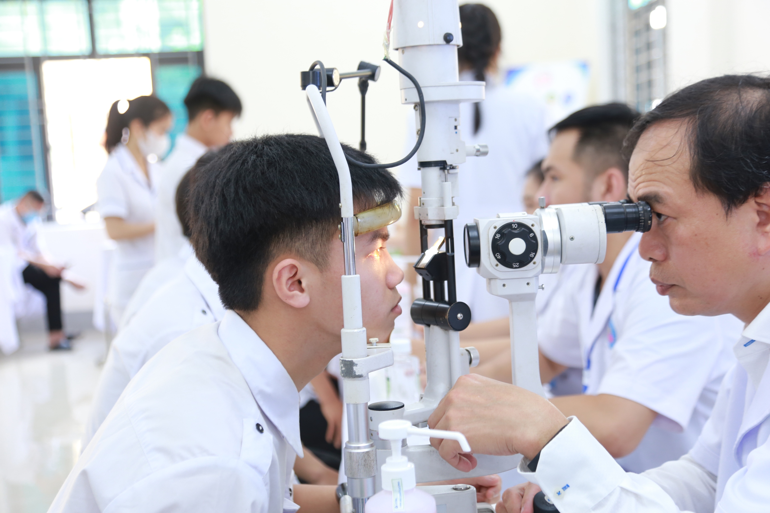 img3275jpg-1778937324893267305903 Hơn 15.000 người dân Nghệ An được khám sức khỏe miễn phí trong ngày đầu ra quân- Ảnh 13.