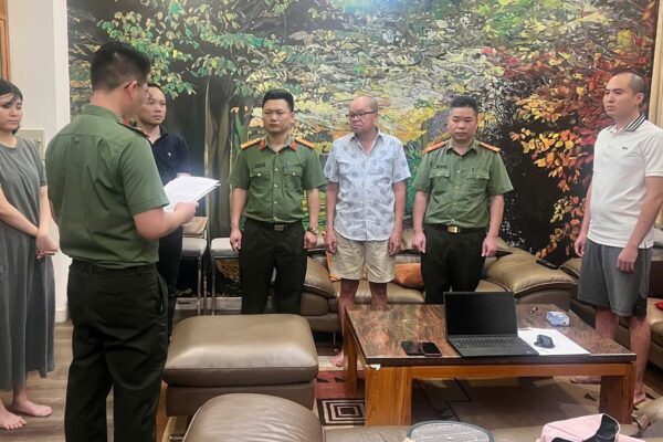 Phá đường dây vận chuyển 84 tấn phóng xạ