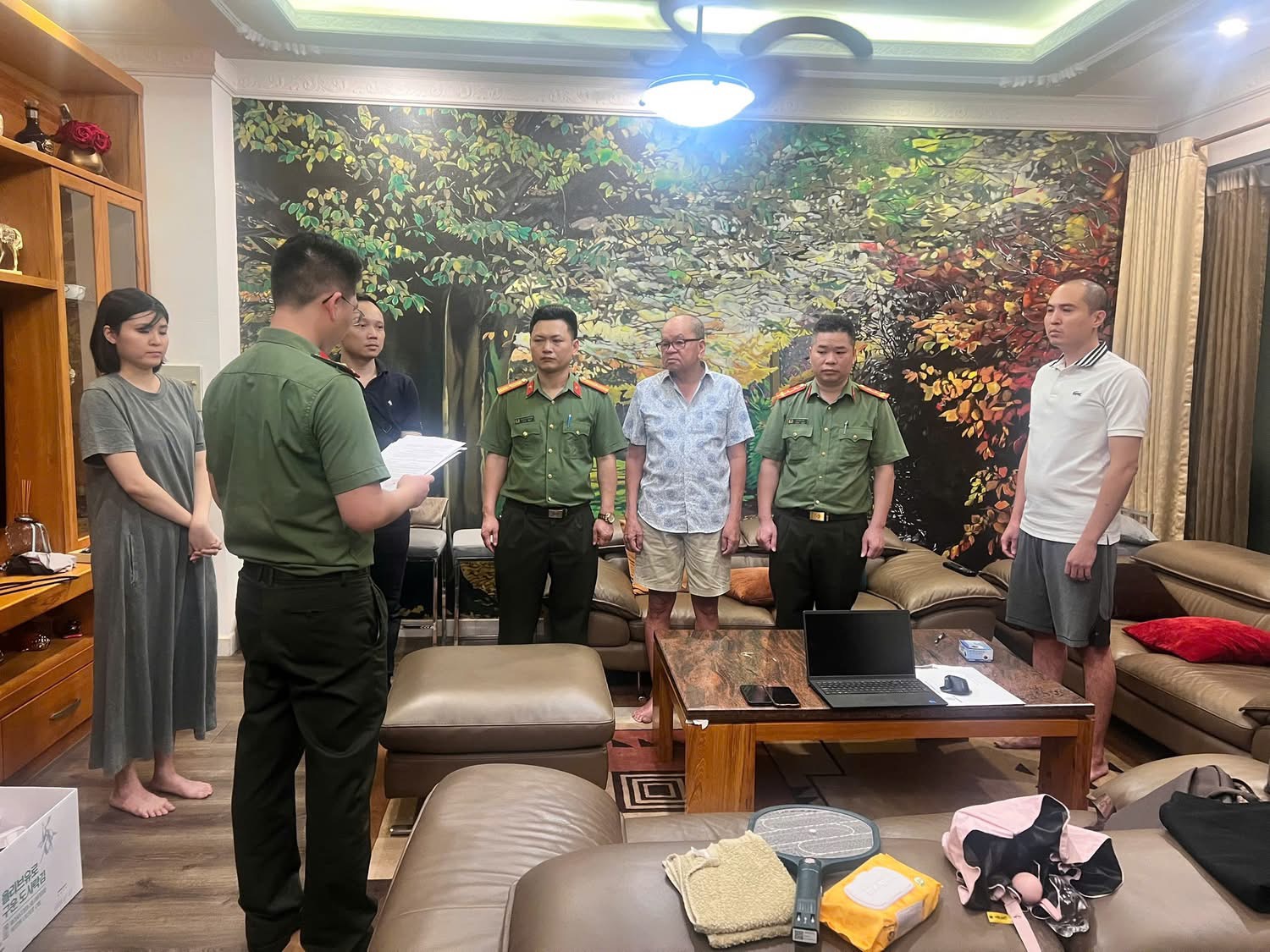 Phá đường dây vận chuyển 84 tấn phóng xạ- Ảnh 1.