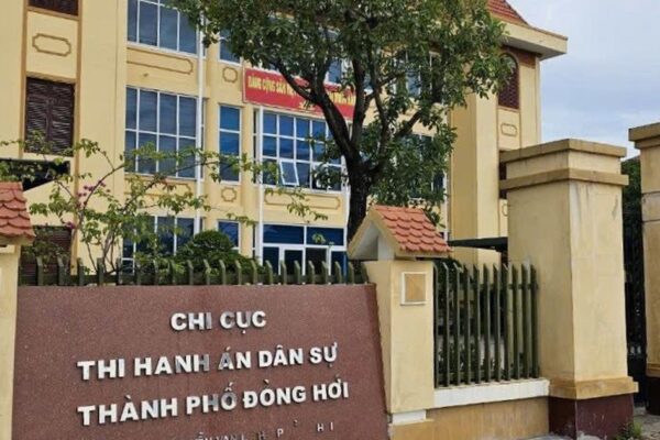 Khởi tố nguyên Chi cục trưởng Chi cục Thi hành án dân sự Đồng Hới
