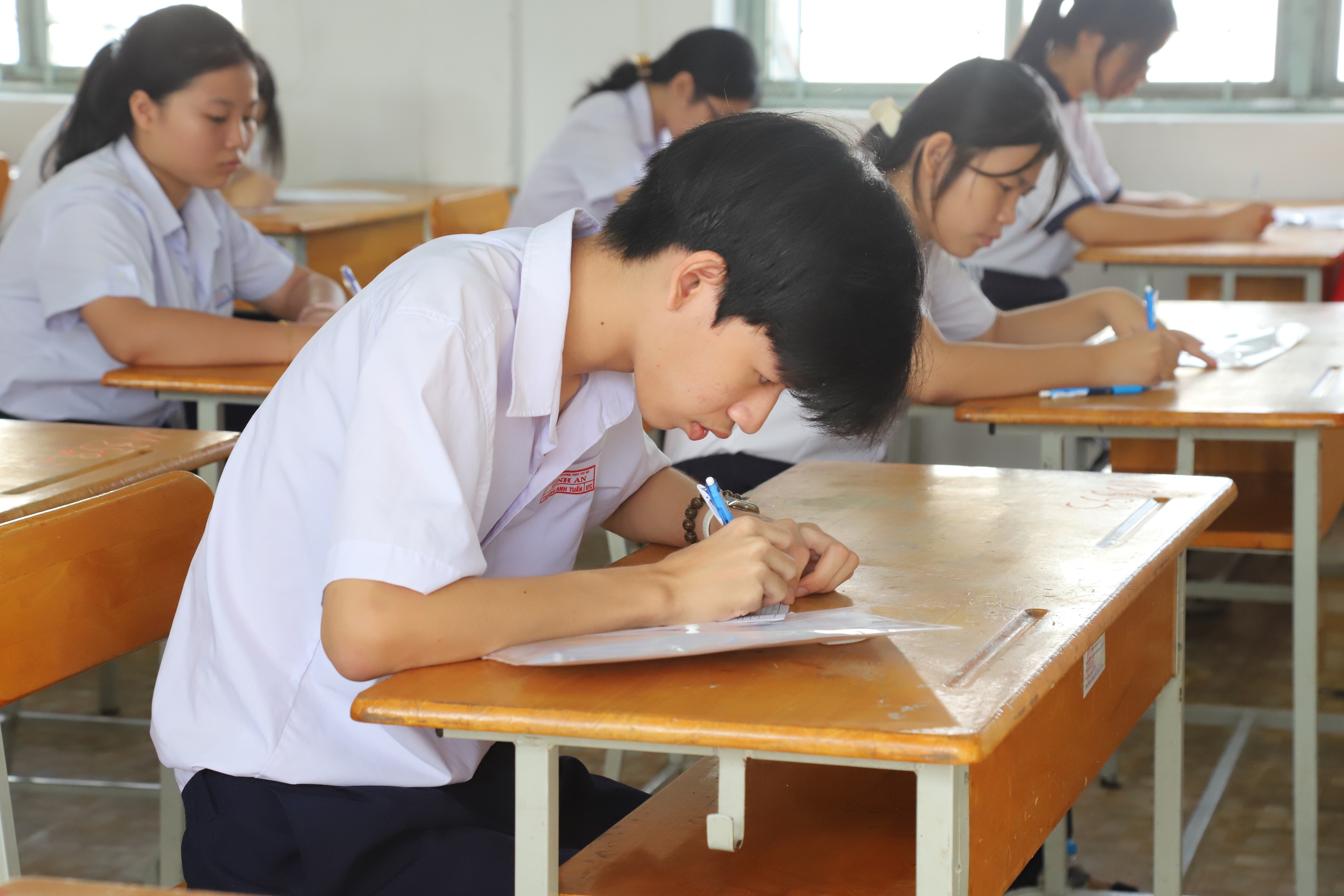Chuyên gia cảnh báo nguy cơ rối loạn lo âu, trầm cảm do áp lực thi cử ở học sinh- Ảnh 3.