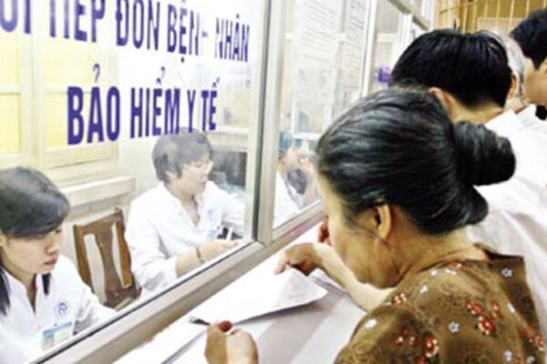 Từ 15/5, cho mượn thẻ BHYT để khám chữa bệnh sẽ bị phạt đến 5 triệu đồng