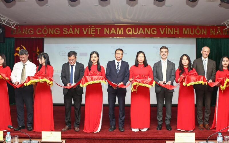 Khánh thành mạng quan trắc cảnh báo sớm bức xạ trực tuyến
