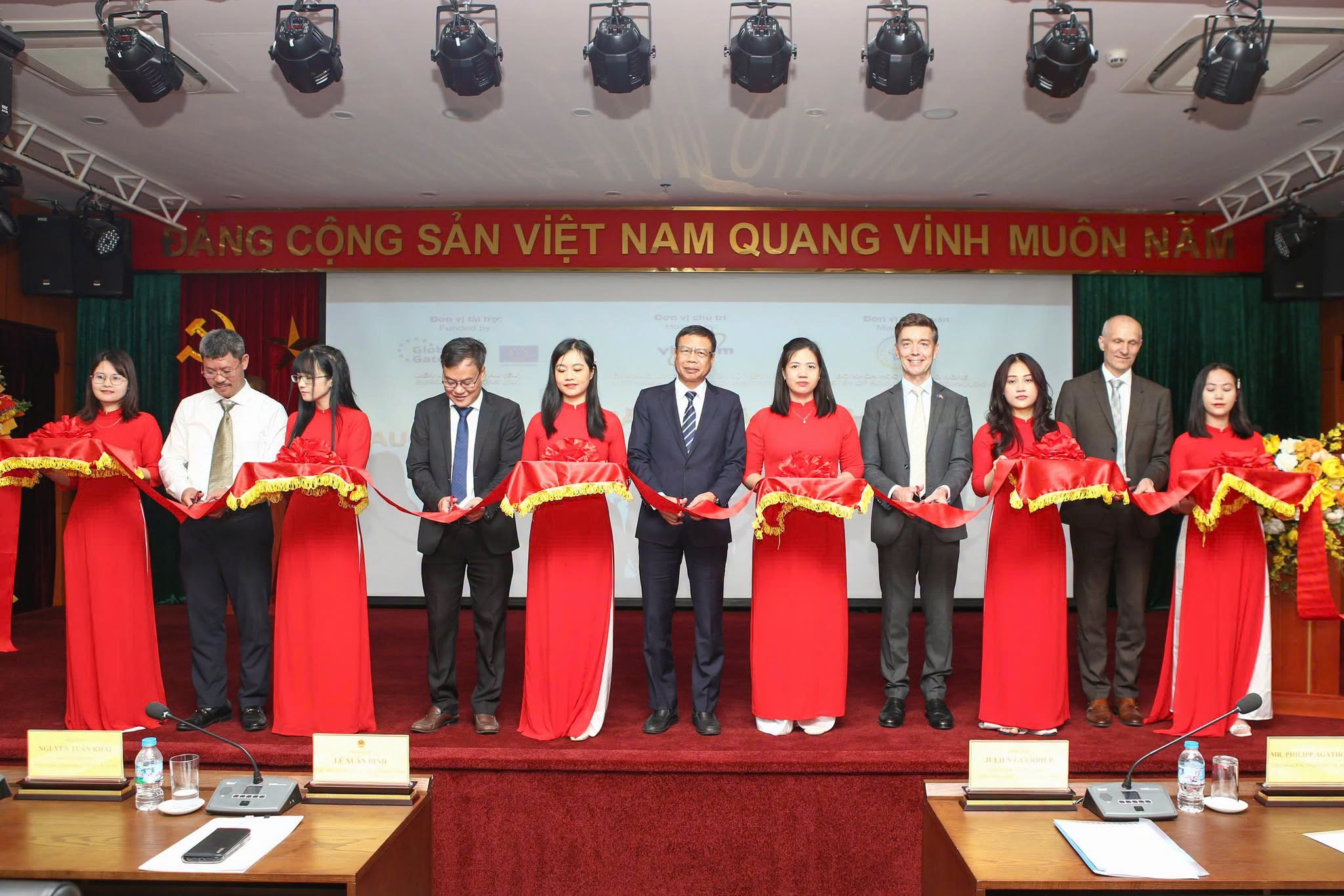khanh-thanh-buc-xa-17791803884471466575693 Khánh thành mạng quan trắc cảnh báo sớm bức xạ trực tuyến - Ảnh 2.