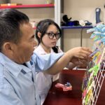 Những người thầy thuốc lặng lẽ níu giữ niềm vui tuổi già