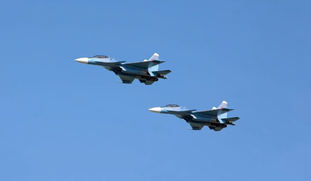 may-bay-chien-dau-su-30sm2-cua-khong-quan-belarus-17801883353911490758973 Nga xuất xưởng lô tiêm kích Su-30SM2 mới- Ảnh 1.