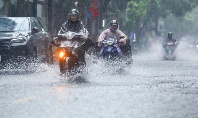 mien-bac-lai-don-mua-dong-manh-1778317727508595490146 Cảnh báo tiếp diễn mưa dông mạnh kèm lốc sét ở miền Bắc- Ảnh 1.