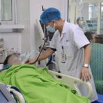 Làm việc giữa trời nắng gắt, nhiều người nhập viện cấp cứu vì sốc nhiệt
