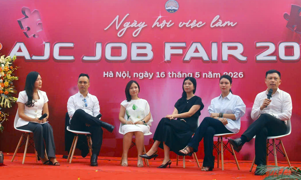 ngay-hoi-2-1778919696946263134207-1 Hàng nghìn sinh viên hào hứng tìm kiếm cơ hội nghề nghiệp tại AJC Job Fair 2026- Ảnh 1.