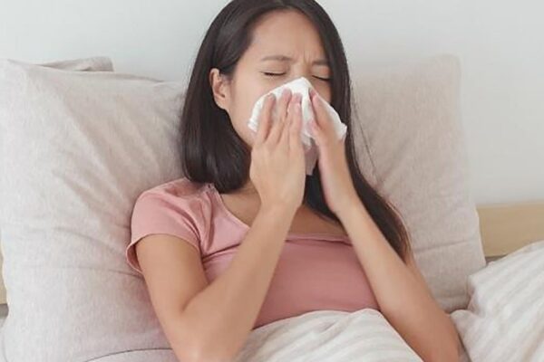 Sáng ngủ dậy nghẹt mũi, tối ho khan hãy thử ngay mẹo này