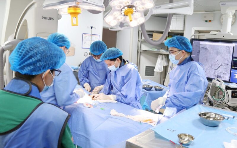 Sử dụng rượu bia nhiều năm, người đàn ông ngừng tuần hoàn 2 lần do nhồi máu cơ tim