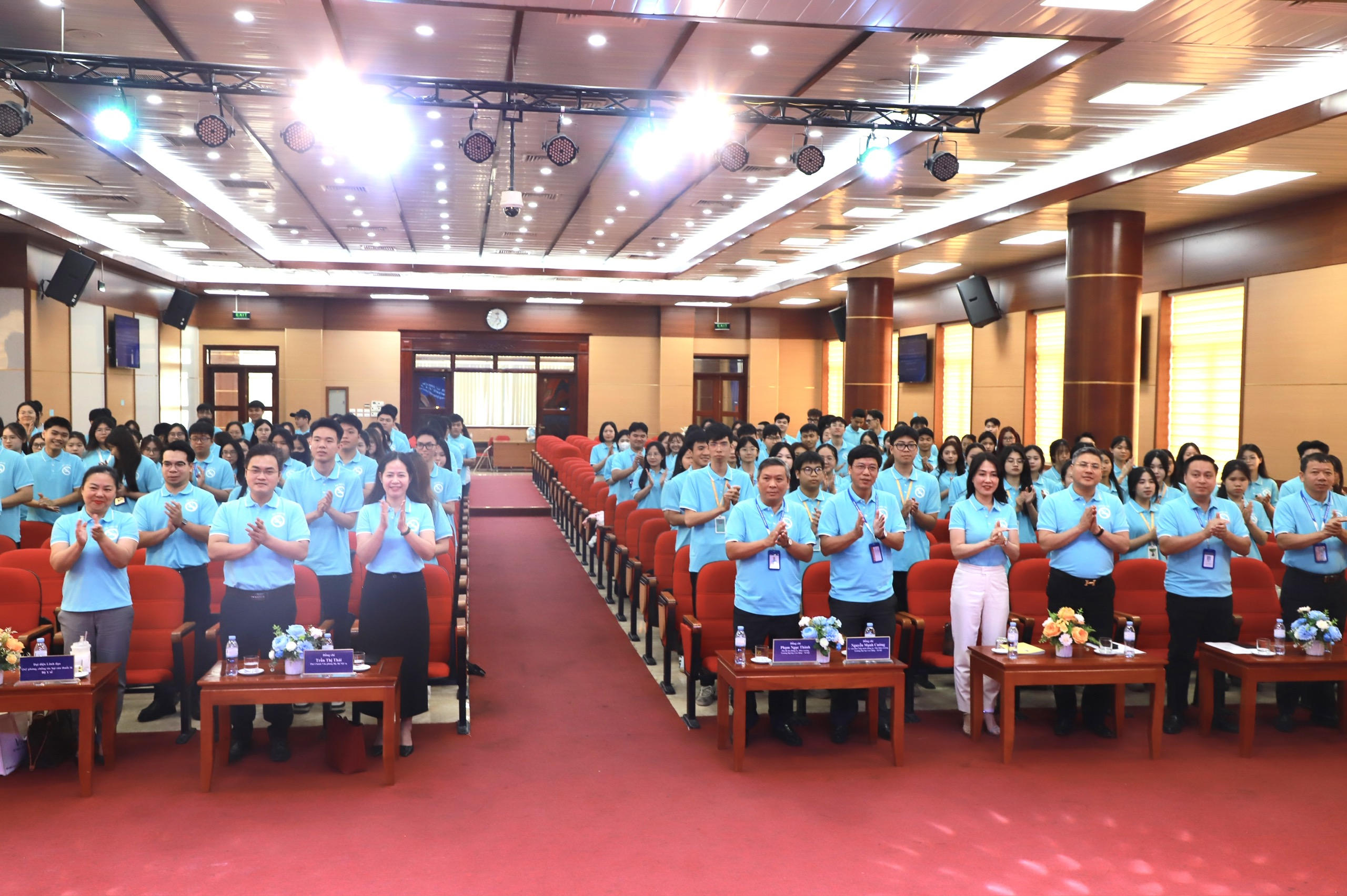 Bộ Nội vụ đề nghị cán bộ, công chức, viên chức, người lao động gương mẫu thực hiện nói không với thuốc lá- Ảnh 2.