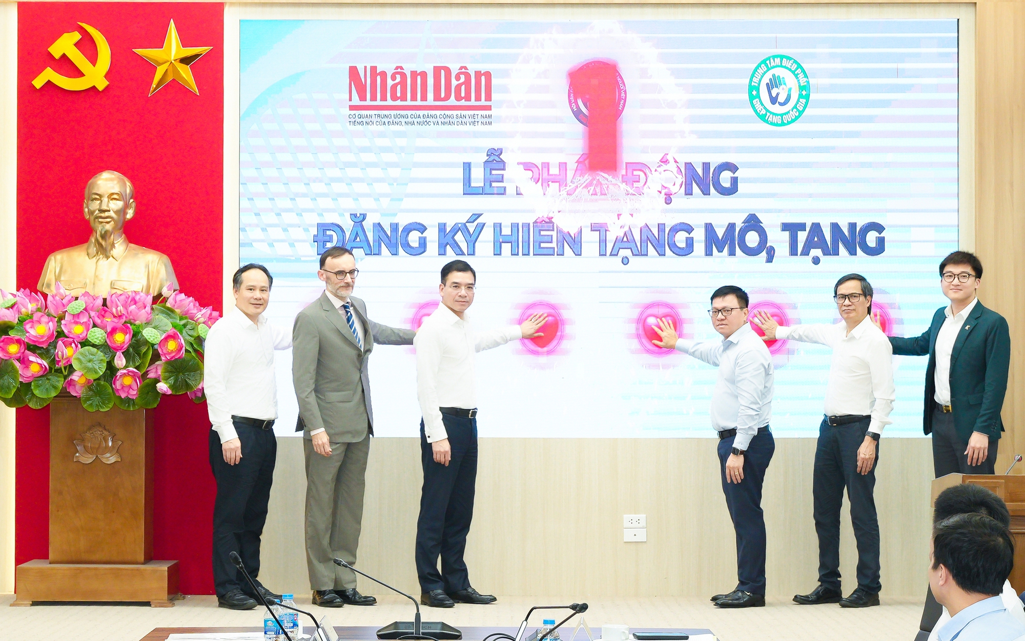 Bộ trưởng Đào Hồng Lan: “Cho đi là còn mãi” - hồi sinh những cuộc đời- Ảnh 6.