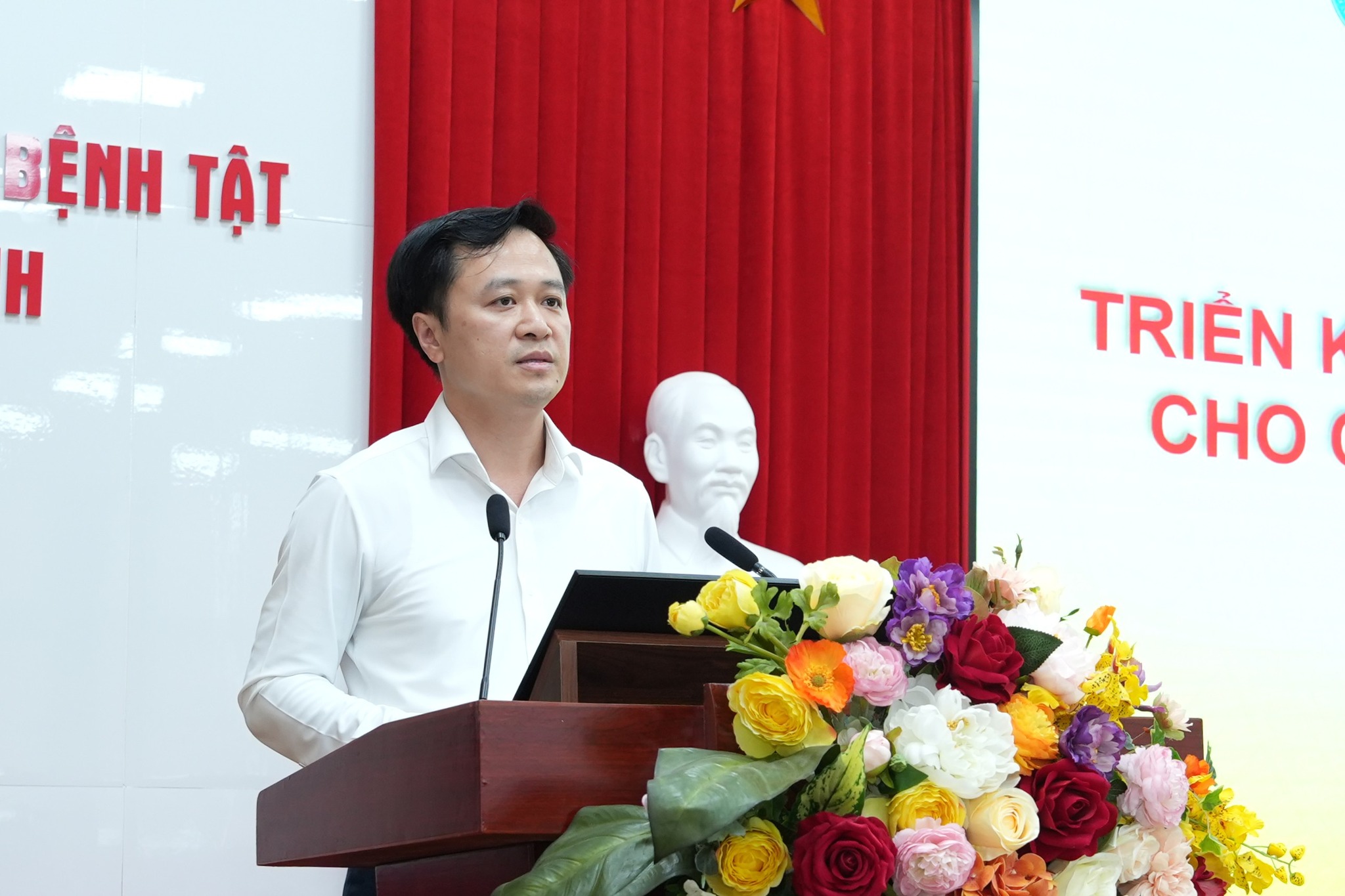ong-bui-manh-hung-giam-doc-so-y-te-phat-bieu-tai-hoi-nghi-17794240143862030108619 Quảng Ninh cử 113 bác sĩ tăng cường cho 39 trạm y tế xã, phường, đặc khu- Ảnh 1.