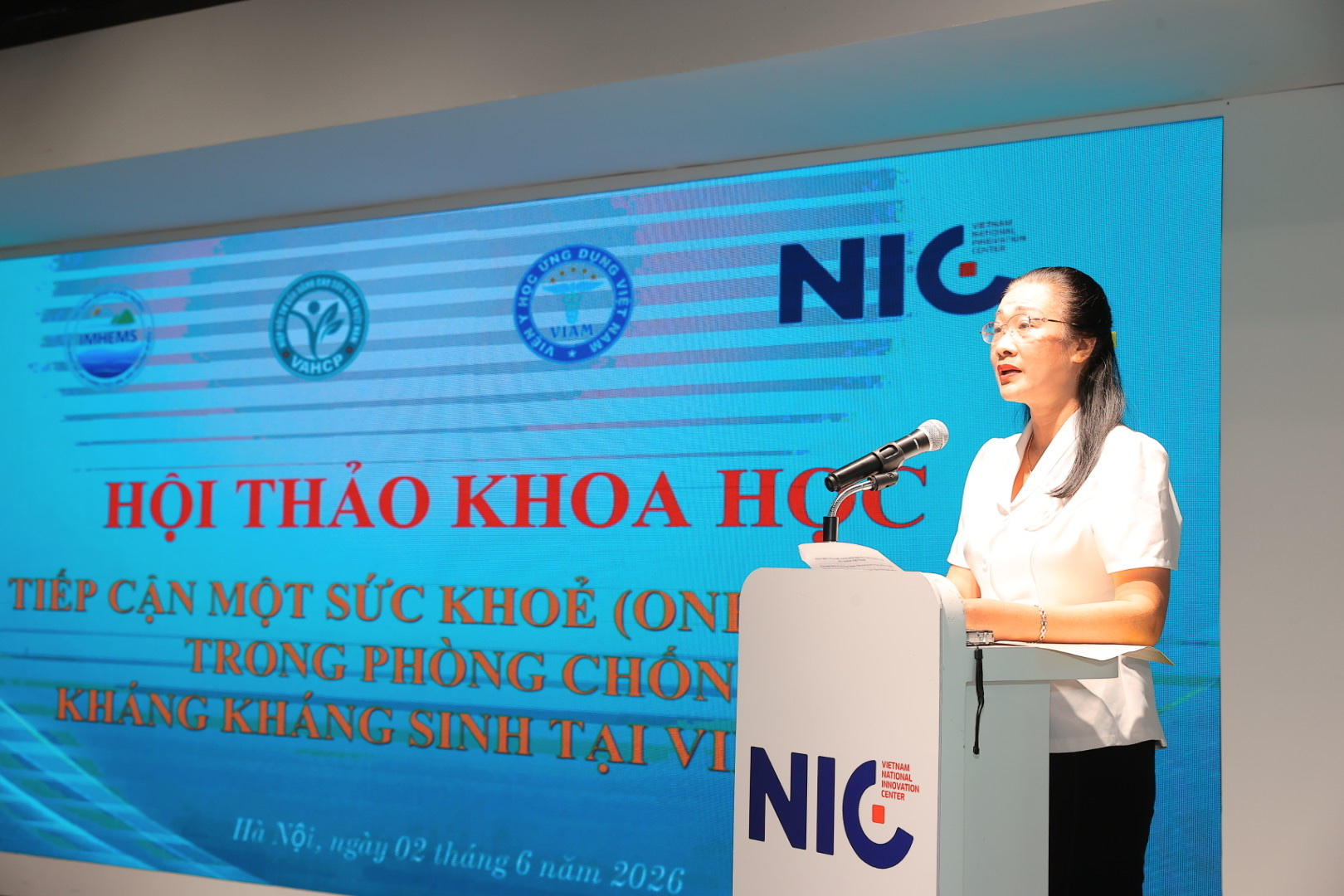 pgs-binh-17803887939621947990952 Phối hợp liên ngành kiểm soát kháng kháng sinh theo cách tiếp cận One Health- Ảnh 2.