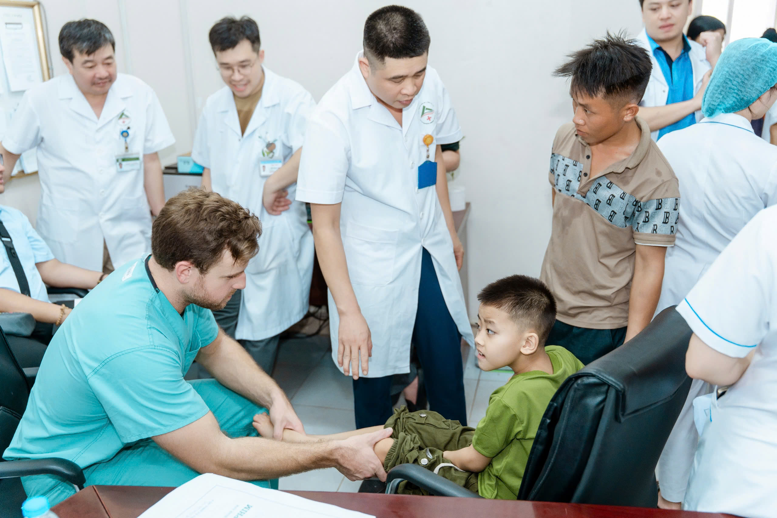 Dấu ấn 16 năm mang y tế kỹ thuật cao về tuyến cơ sở Lào Cai- Ảnh 3.