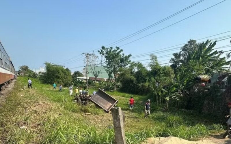 Kịp thời phát hiện cây đổ chắn đường sắt, tàu khách dừng khẩn cấp