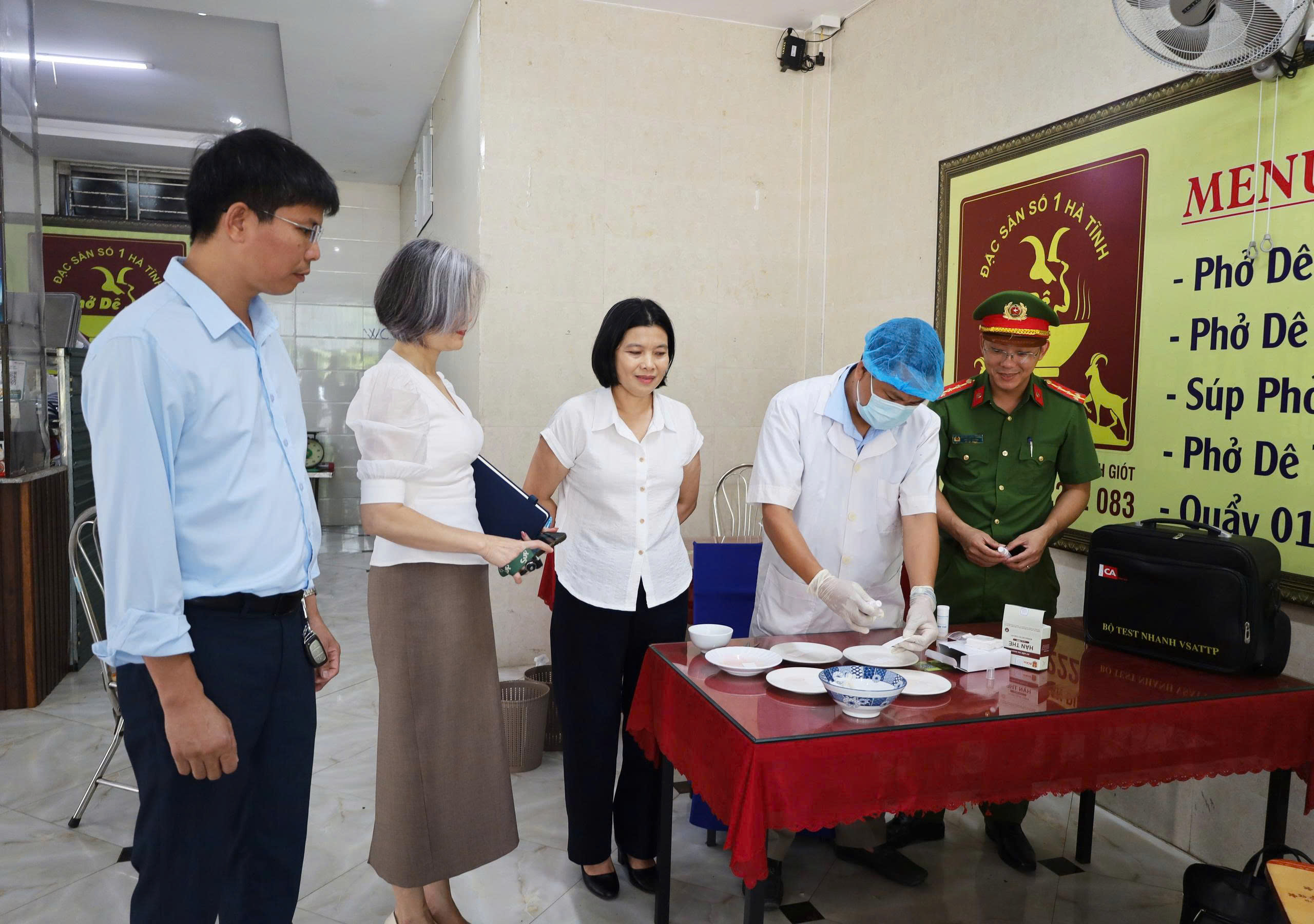 Hà Tĩnh tăng cường đảm bảo an toàn thực phẩm mùa nắng nóng- Ảnh 3.