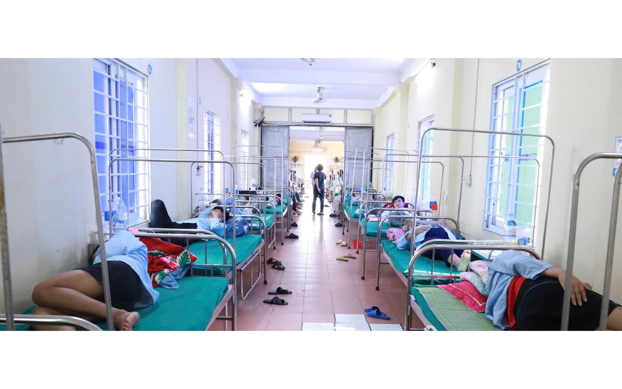 Phạt 80 triệu đồng, đình chỉ 3 tháng tiệm bánh mỳ khiến 64 người ngộ độc- Ảnh 3.