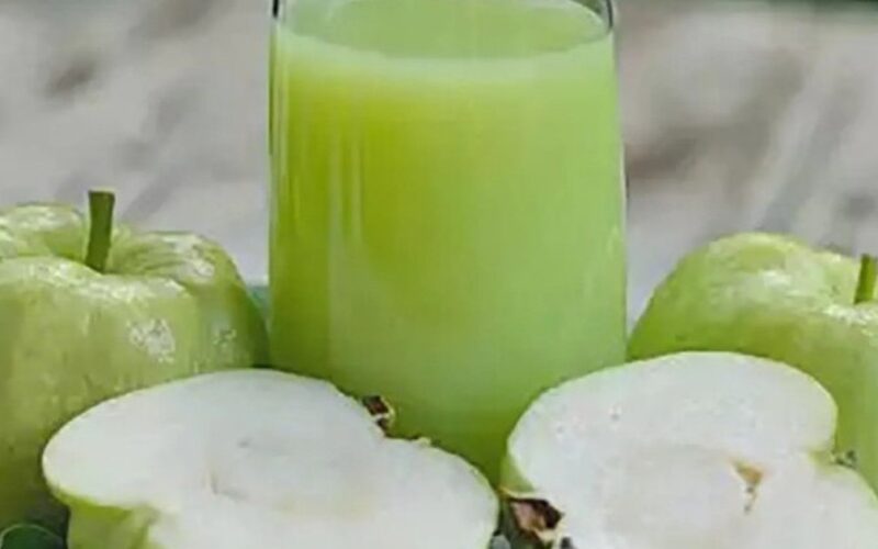 8 tác dụng khi uống nước ép ổi mỗi sáng vào mùa hè