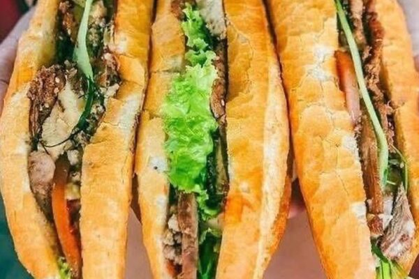 Phạt 80 triệu đồng, đình chỉ 3 tháng tiệm bánh mỳ khiến 64 người ngộ độc