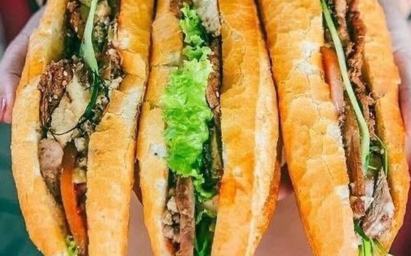 Phạt 80 triệu đồng, đình chỉ 3 tháng tiệm bánh mỳ khiến 64 người ngộ độc